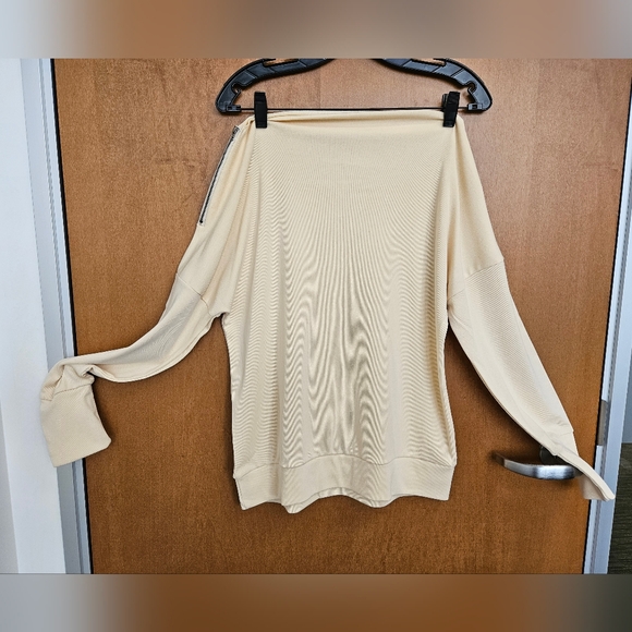 Off-The-Shoulder Zip Top - Picture 3 of 16